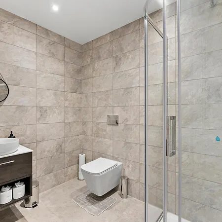 Apartment Winter Offer! Stylish Abode In - Games - Parking