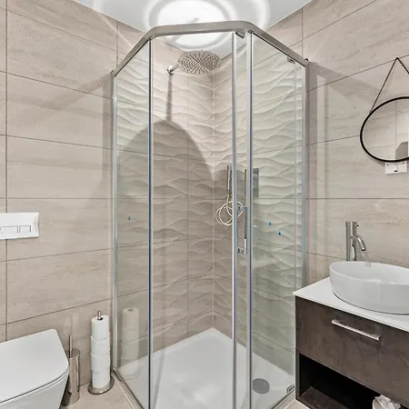 Apartment Winter Offer! Stylish Abode In - Games - Parking Leeds (West Yorkshire)