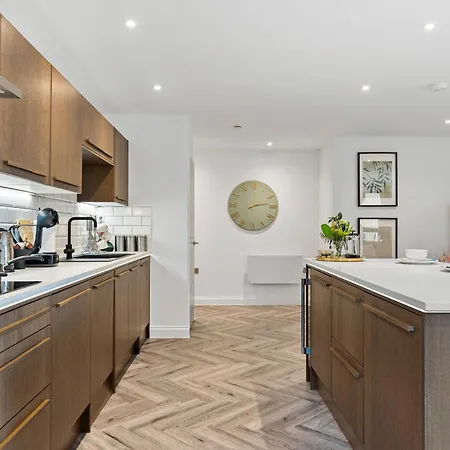 Apartment Winter Offer! Stylish Abode In - Games - Parking