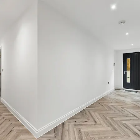 Winter Offer! Stylish Abode In - Games - Parking *