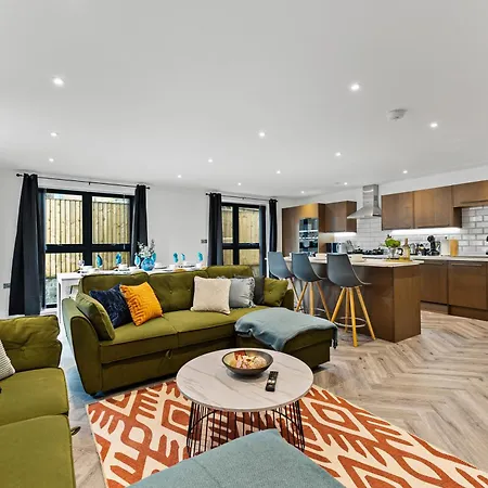 Winter Offer! Stylish Abode In - Games - Parking