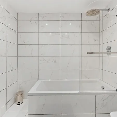 Winter Offer! Stylish Abode In - Games - Parking Apartment