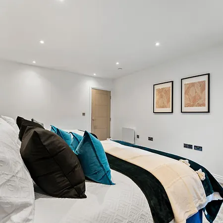 Winter Offer! Stylish Abode In - Games - Parking *