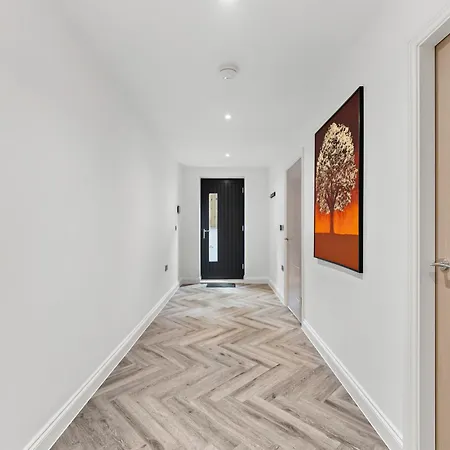 Winter Offer! Stylish Abode In - Games - Parking *